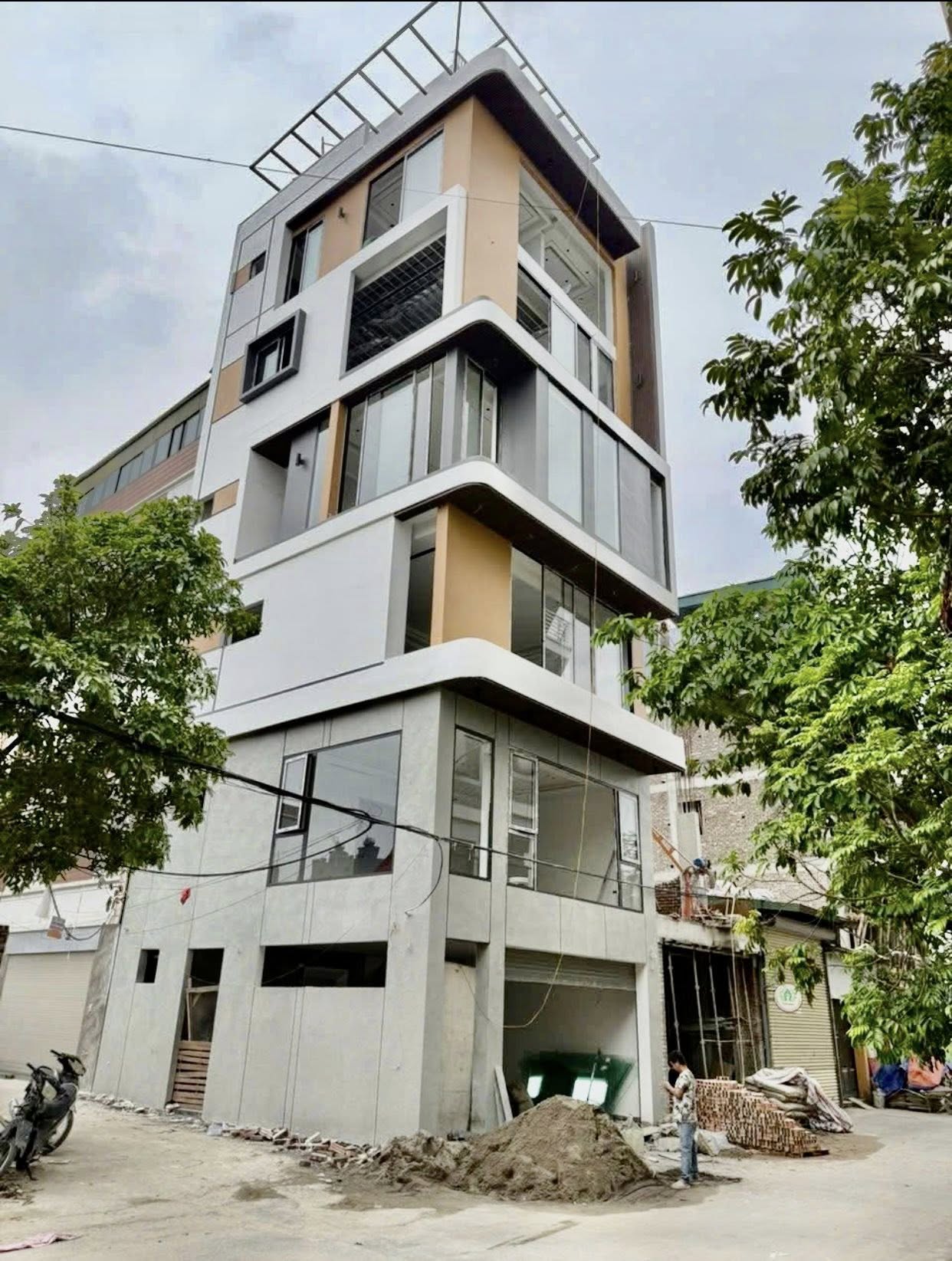 Bán nhà Cổ Linh,Thạch Bàn 7 tầng,60m,mt6.3m oto tránh nhỉnh 19 tỷ - Ảnh chính